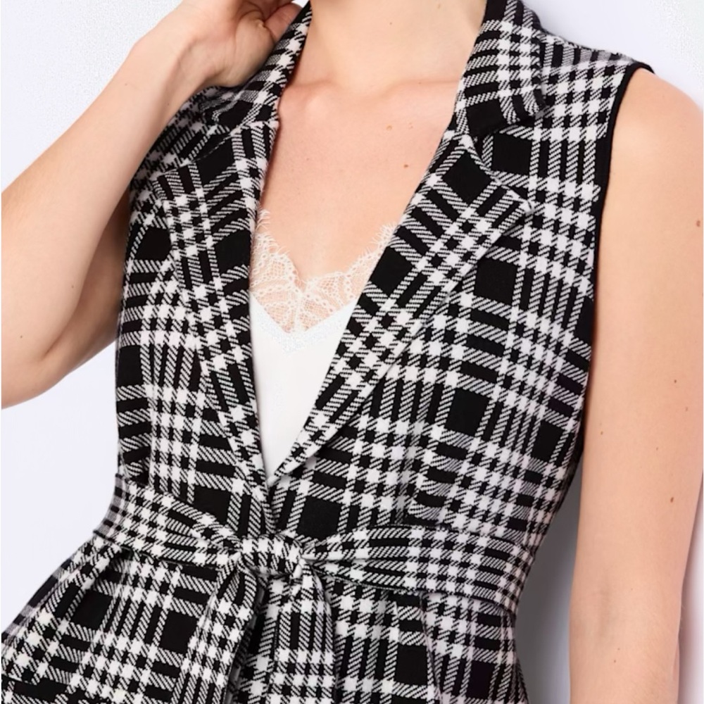 Chic Black and White Plaid Sleeveless Vest - Picture 3 of 3